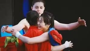 《球队的选秀战略：第一轮选高中生还是大学生的博弈》